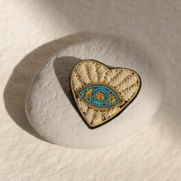 Broche Follow your heart beige